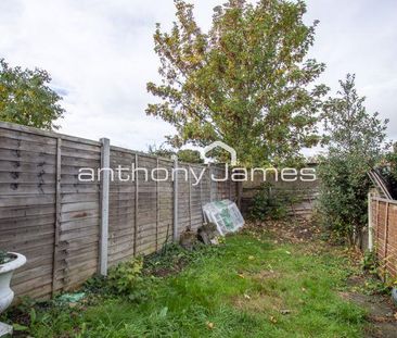 3 bedroom end of terrace house to rent - Photo 3