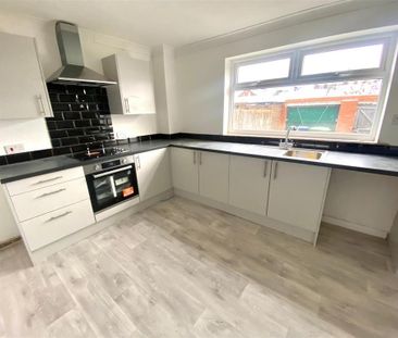 3 bedroom terraced house to rent - Photo 6