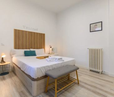 Room in a shared 10-bedroom apartment for rent in Palacio. - Photo 4