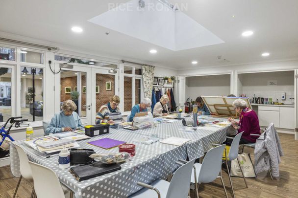 2 Bedroom Duplex, Lynwood Village – Ascot - Photo 1