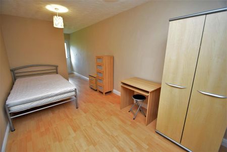 4 bedroom townhouse to rent - Photo 5