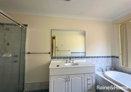 SPACIOUS FAMILY HOME - Photo 5