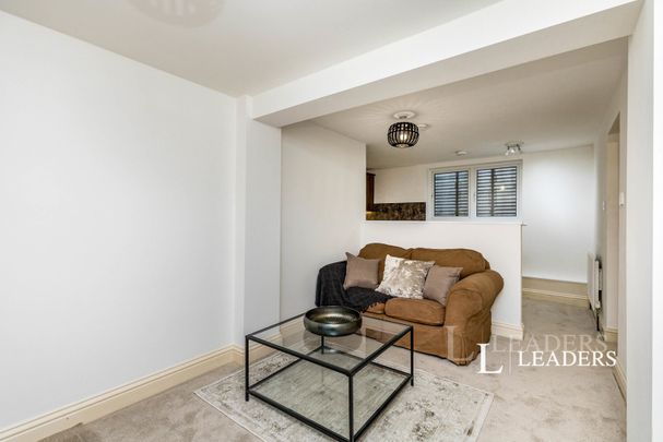 1 bedroom maisonette to rent New Street, Horsham, West Sussex, RH13 - Photo 1