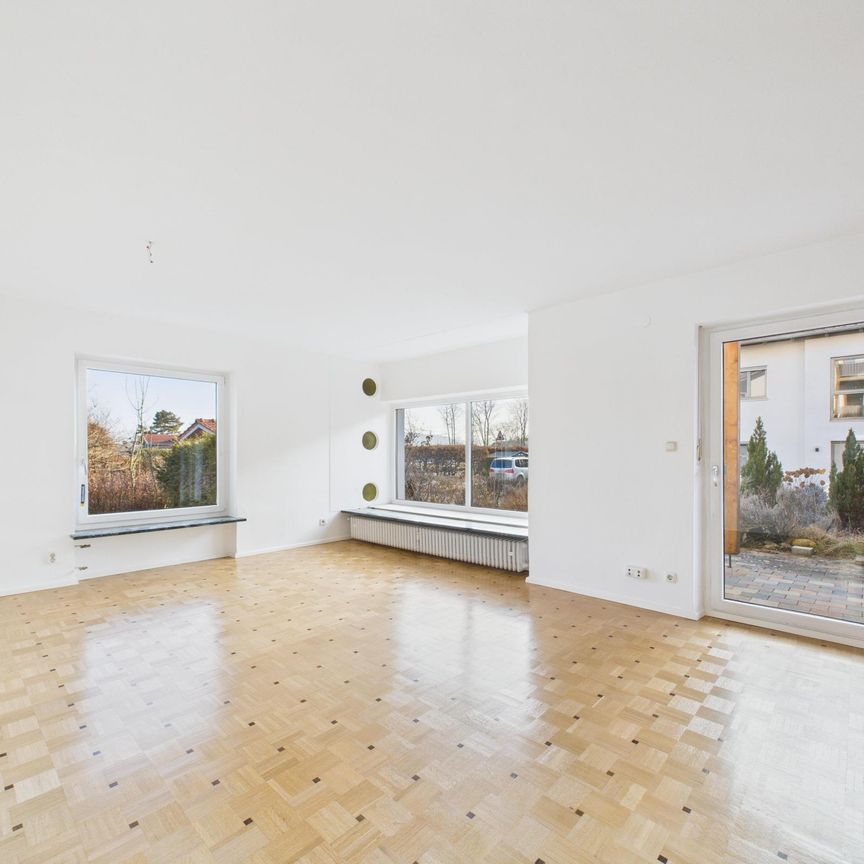 Frisch renovierte Erdgeschosswohnung mit Südwestterrasse und umliegenden Garten - Photo 1