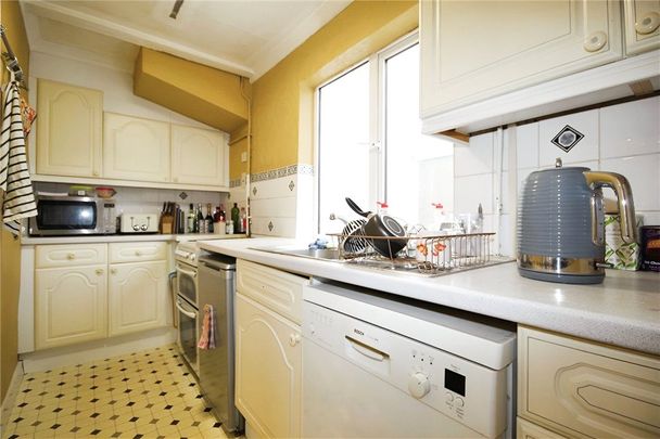 Aldershot Road, Guildford, GU2 8AJ - Photo 1