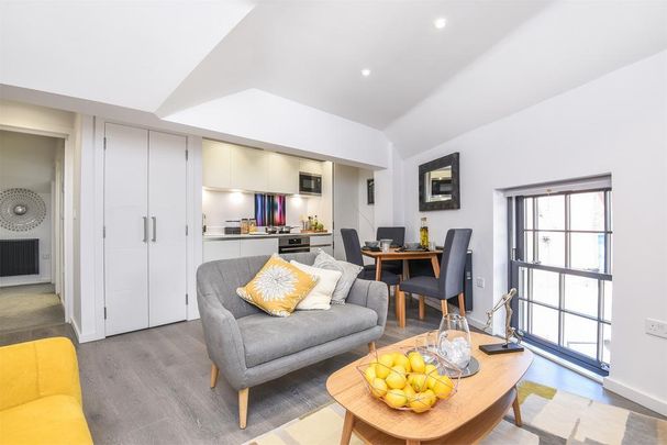 2 bedroom flat to rent - Photo 1