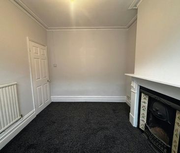 Terraced House to rent on - Photo 1