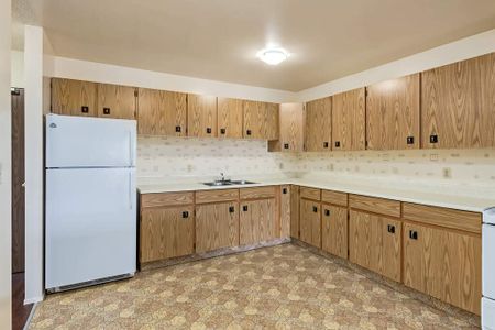 Renovated Suite - 2 Bedroom - Photo 3