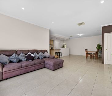 Modern Comfort in Madeley - Photo 4