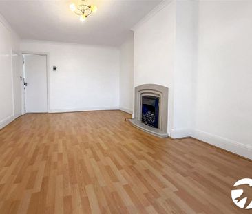 3 bedroom end of terrace house to rent - Photo 2