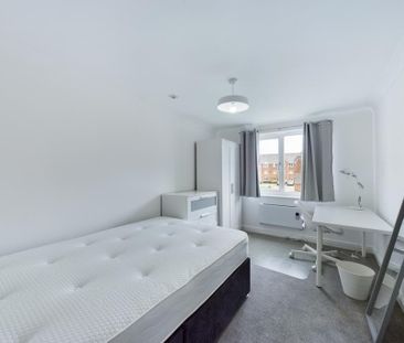 2 bedroom flat to rent - Photo 3