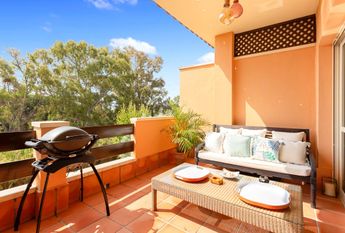 Spacious 4 bed penthouse, furnished and equipped in Marbella, near the Dunes of Artola and Cabopino
