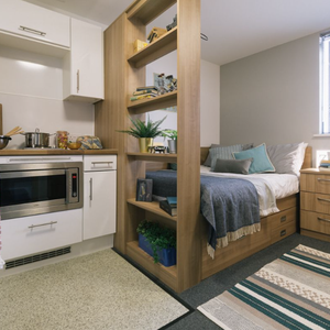 1 bedroom in a flat share to rent - Photo 2