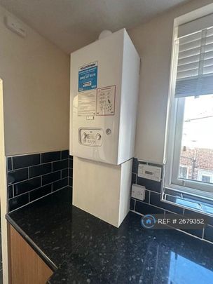 3 bedroom flat to rent - Photo 1