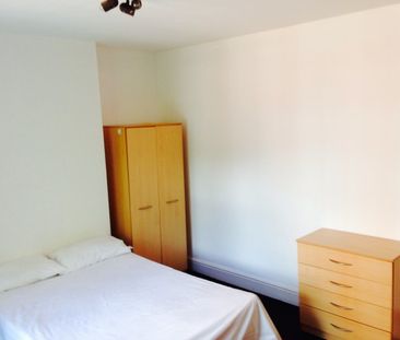 Newly Renovated House, Close to both Leicester and DeMontfort Uni - Photo 1