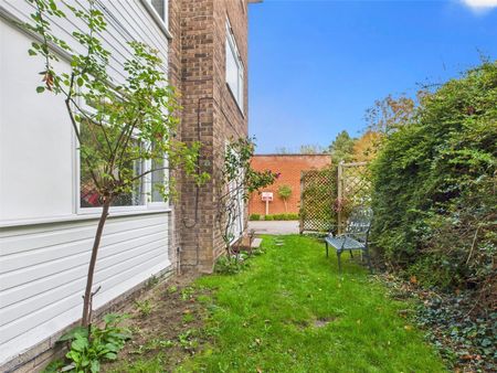 Strawberry Hill Road, Twickenham, Middlesex, TW1 - Photo 5