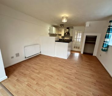 2 bedroom end of terrace house to rent - Photo 1