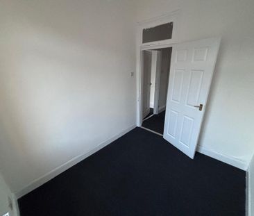 3 bedroom flat to rent - Photo 4