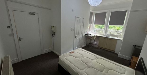 Flat 2, Conference Road, Armley, Leeds, LS12 3DX - Photo 1