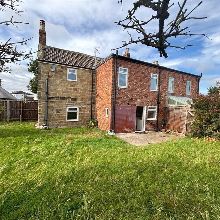 3 bedroom semi-detached house to rent - Photo 1