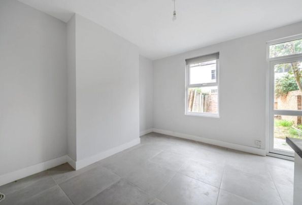 4 Bed Semi-Detached House, Willow Vale, W12 - Photo 1