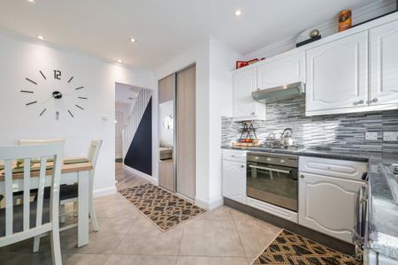 2 bedroom end of terrace house to rent - Photo 5