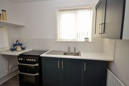 3 bed flat to rent in Dean Road, South Shields, NE33 - Photo 5