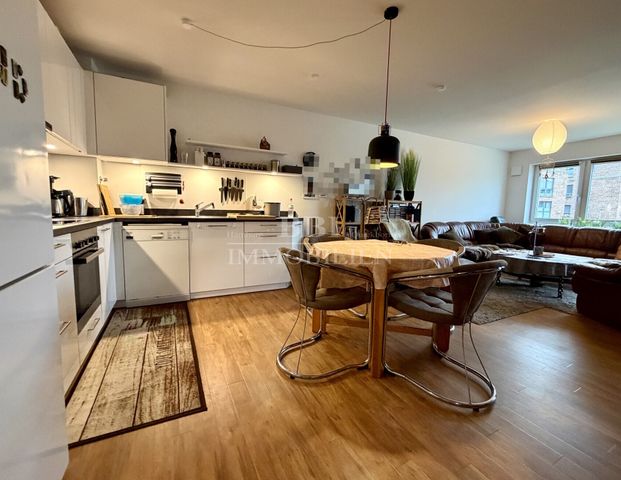 Neuwertige- Wunderschöne, großzügige 3 Zimmer Wohnung mit Balkon und Fahrstuhl - Photo 1