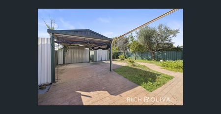 Versatile Five Bedroom Two Storey Home! - Photo 4