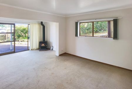 Remuera - 4 Bedrooms with 2 Bathrooms - Photo 4