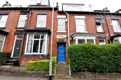 4 bedroom House in Norwood Place, Leeds - Photo 2