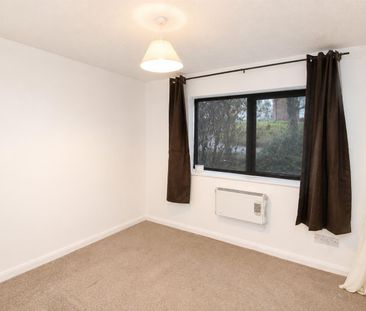Eaton Avenue, High Wycombe - Photo 1