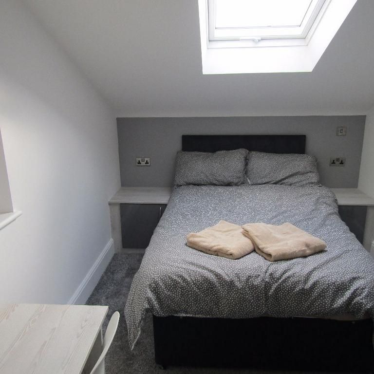 6 bedroom terraced house to rent - Photo 1