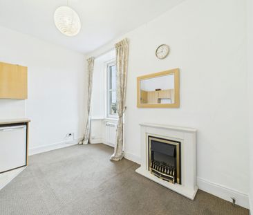 Flat to rent on - Photo 1