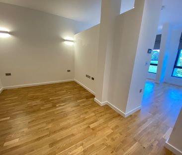 High Road, Broxbourne - Photo 2
