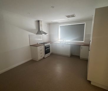 Beautifully Renovated 4-bedroom 2-bathroom Home. - Photo 6