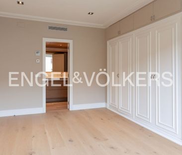 Piso de alquiler en Barri de les Corts - Photo 2