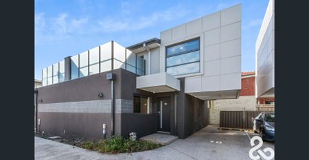 Stylish, Sophisticated, And So Well Situated - Photo 2