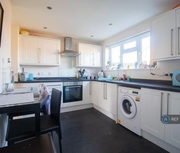 3 bedroom end of terrace house to rent - Photo 5