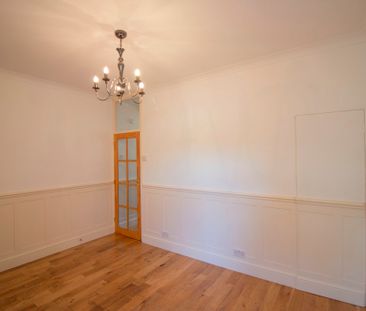 Stunning 2 double bedroom, Victorian house in vibrant location in E15 - Photo 5