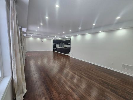 For Lease - 307 Reg Harrison Trail, Newmarket, Ontario - Photo 4