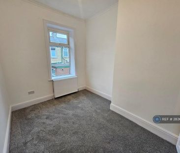 3 bedroom end of terrace house to rent - Photo 3