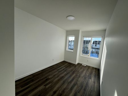 3 Bedroom Upper Unit in Brighton - Photo 5