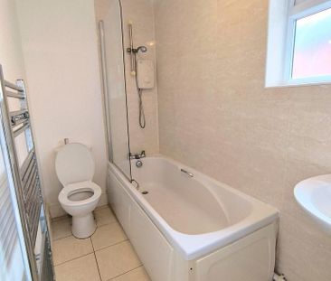 4 bedroom end of terrace house to rent - Photo 1