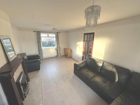 3 bedroom semi-detached house to rent - Photo 2