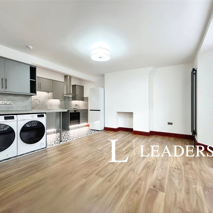 3 bedroom apartment to rent Medina Villas, Hove, BN3 - Photo 1