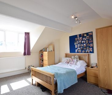 Spacious 4 bedroom property - Photo 5