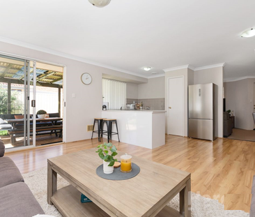 Gorgeous 4 x 2 Home ! - Photo 3