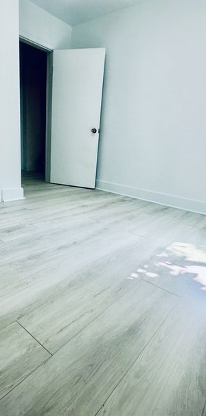 4 1/2 - Photo 1