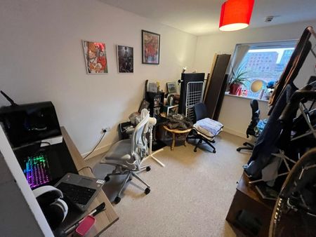 2 bedroom Flat To Let - Photo 4